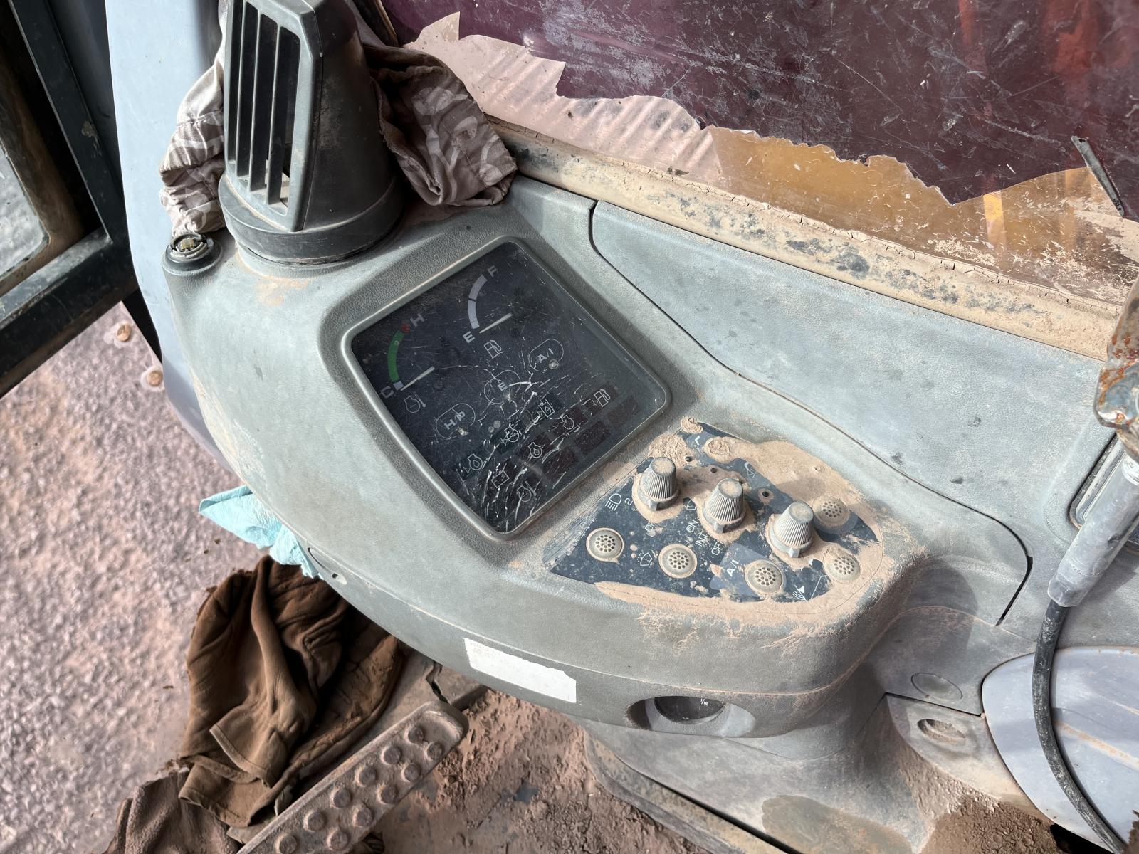 ./imagenes/INVOICE/2019/17921/JOHN DEERE 200LC (15).JPG